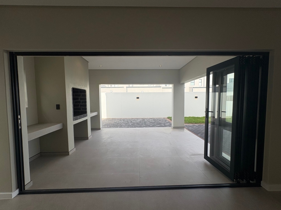 To Let 4 Bedroom Property for Rent in Sandown Western Cape